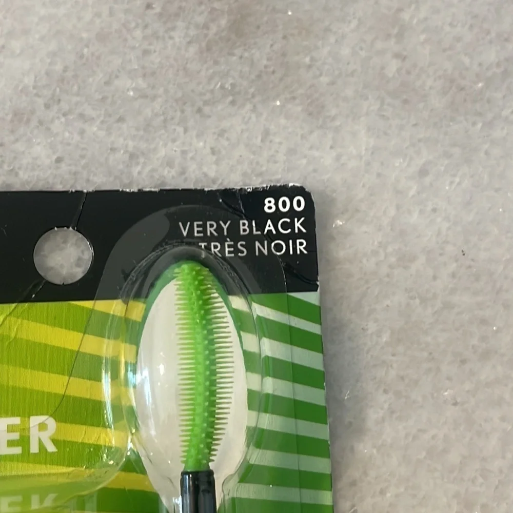COVERGIRL Lash Blast Clump Crusher Waterproof Mascara New Size .44Fl OZ